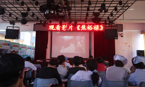  /></p><p>     </p><p>    为深入学习贯彻习近平总书记在河南兰考调研指导党的群众路线教育实践活动时的重要讲话精神，推进教育实践活动深入开展，4月10日下午，捕鱼游戏
组织了全体中层干部及党员代表200余人观看电影《焦裕禄》。</p><p>    影片《焦裕禄》再现了50年前焦裕禄在兰考县工作一年零三个月的事迹。他任兰考县县委书记期间深入基层，访贫问苦，带领全县干部群众一起与自然灾害进行顽强斗争，改善当地群众生活。看着银幕上焦裕禄在兰考县一风沙、冒雨雪带领全县干部群众抗击自然灾害，最终因病倒下的场景，在座的干部党员无不为之动容落泪。</p><p>    影片播放结束后，院党委书记孙太平说，教育实践活动的主题与焦裕禄精神是高度契合，要把学习弘扬焦裕禄精神作为一条红线贯穿活动始终，做到深学、细照、笃行。他号召全体干部党员学习弘扬焦裕禄同志的公仆情怀、求实作风和“任何时候都不搞特殊化”的道德情操。他提出，要把焦裕禄精神作为一面镜子，从里到外、从上到下反复照*照自己，深入查摆自己在思想境界、素质能力、作风形象等方面存在的问题和不足，努力向焦裕禄同志看齐，努力做焦裕禄式的好党员、好干部。</p><p>    医院院长崔维奇随后指出，各级领导干部要把焦裕禄作为立身立行立言立德的标杆和榜样，践行“三严三实”要求，进一步查找思想上、作风上的差距，查找整改工作中的问题和不足，从严从实推进深化整改。要牢记民心与民生，时刻把百姓冷暖忧乐放在心头，擅于应用我党的“三大法宝”为群众谋利益，始终在思想上、政治上、作风上保持先进性和纯洁性。</p><p>随后，医院召开了“2014年捕鱼游戏
纪检监查暨纠风工作会议”。院纪检书记吴丽萍作了2013年医院纪纪检监查暨纠风工作报告，部署了医院2014年纪检监察和纠风工作。她号召全体党员干部以焦裕禄精神为镜，深入查摆思想境界等方面存在的问题和不足，要把自己摆进去，始终绷紧党风廉政建设这根弦，深入查摆，勇于剖析，大力整改，切实解决“四风”方面的问题，医院对收受“红包”、“回扣”、不合理用药、商业贿赂等*系列损害群众利益的案件*律严惩不贷。</p><p></p></p>
    </div>
	        </div>
    </div>
	
	<style>
#_ideConac{position:absolute;top:0;left:0;}
</style>
<div   date-time=