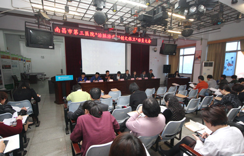  />    </span></p><p><span style=font-size:18px;>    为贯彻落实江西省卫纪委、南昌市卫生局关于南昌地区医疗机构<span style=font-family:Times New Roman;>“</span>治脏治乱<span style=font-family:Times New Roman;>  </span>创文保卫<span style=font-family:Times New Roman;>”</span>工作推进会会议精神，全面推进捕鱼游戏
<span style=font-family:Times New Roman;>“</span>创文保卫<span style=font-family:Times New Roman;>”</span>工作，<span style=font-family:Times New Roman;> 近日</span>，南昌市三医院召开了<span style=font-family:Times New Roman;>“</span>创文保卫<span style=font-family:Times New Roman;>”</span>工作部署动员会，全院相关责任科室负责人和院*导参加会议。</span></p><p><span style=font-size:18px;>    会议传达了省卫计委副主任曾传美、市卫生局张力局长在<span style=font-family:Times New Roman;>“</span>治脏治乱<span style=font-family:Times New Roman;>  </span>创文保卫<span style=font-family:Times New Roman;>”</span>工作推进会议上的讲话精神，宣读了医院《<span style=font-family:Times New Roman;>“</span>创文保卫<span style=font-family:Times New Roman;>”</span>工作实施方案》，明确了工作任务、目标要求和相关责任科室。要求各科室要及时传达会议精神，动员科室人员积极投入<span style=font-family:Times New Roman;>“</span>治脏治乱、创文保卫<span style=font-family:Times New Roman;>”</span>工作；各责任科室要通报工作任务，并将指标任务分解到个人、责任落实到个人。分管院长*国钦就市三院<span style=font-family:Times New Roman;>“</span>创文保卫<span style=font-family:Times New Roman;>”</span>工作的重点难点，提出了具体的工作要求。</span></p><p><span style=font-size:18px;>    最后院长崔维奇就创建面临的工作形势及如何推动落实工作进行了动员和部署。他指出，今年的<span style=font-family:Times New Roman;>“</span>创文保卫<span style=font-family:Times New Roman;>”</span>活动，工作任务重，要求高，难度大，全院要统一思想，全力打好<span style=font-family:Times New Roman;>“</span>创文保卫<span style=font-family:Times New Roman;>”</span>攻坚战。扎实做好捕鱼游戏
<span style=font-family:Times New Roman;>“</span>创文保卫<span style=font-family:Times New Roman;>”</span>工作，最关键的是对照目标任务，做到确保市直管单位创建不丢分、确保单位自身创建不丢分。最后要求，要开展对创建活动的督导和考核工作，对完不成目标任务、工作严重滞后的责任科室与责任人进行通报批评和问责。</span></p><p><span style=font-size:18px;>    为贯彻落实会议精神和推进市三院<span style=font-family:Times New Roman;>“</span>创文保卫<span style=font-family:Times New Roman;>”</span>工作，医院又召集了全院中层干部召开<span style=font-family:Times New Roman;>“</span>创文保卫<span style=font-family:Times New Roman;>”</span>工作动员大会，就如何贯彻落实市局会议精神、扎实做好捕鱼游戏
<span style=font-family:Times New Roman;>“</span>创文保卫<span style=font-family:Times New Roman;>”</span>工作进行部署。</span></p></p>
    </div>
	        </div>
    </div>
	
	<style>
#_ideConac{position:absolute;top:0;left:0;}
</style>
<div   date-time=